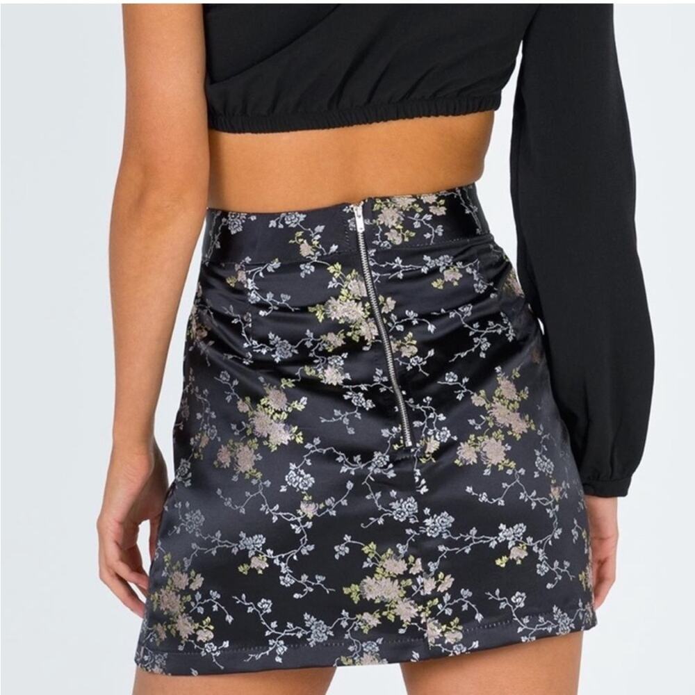 LIONESS The Lola Black Metallic Floral Satin Jacquard Mini Skirt Size Small - Picture 9 of 9